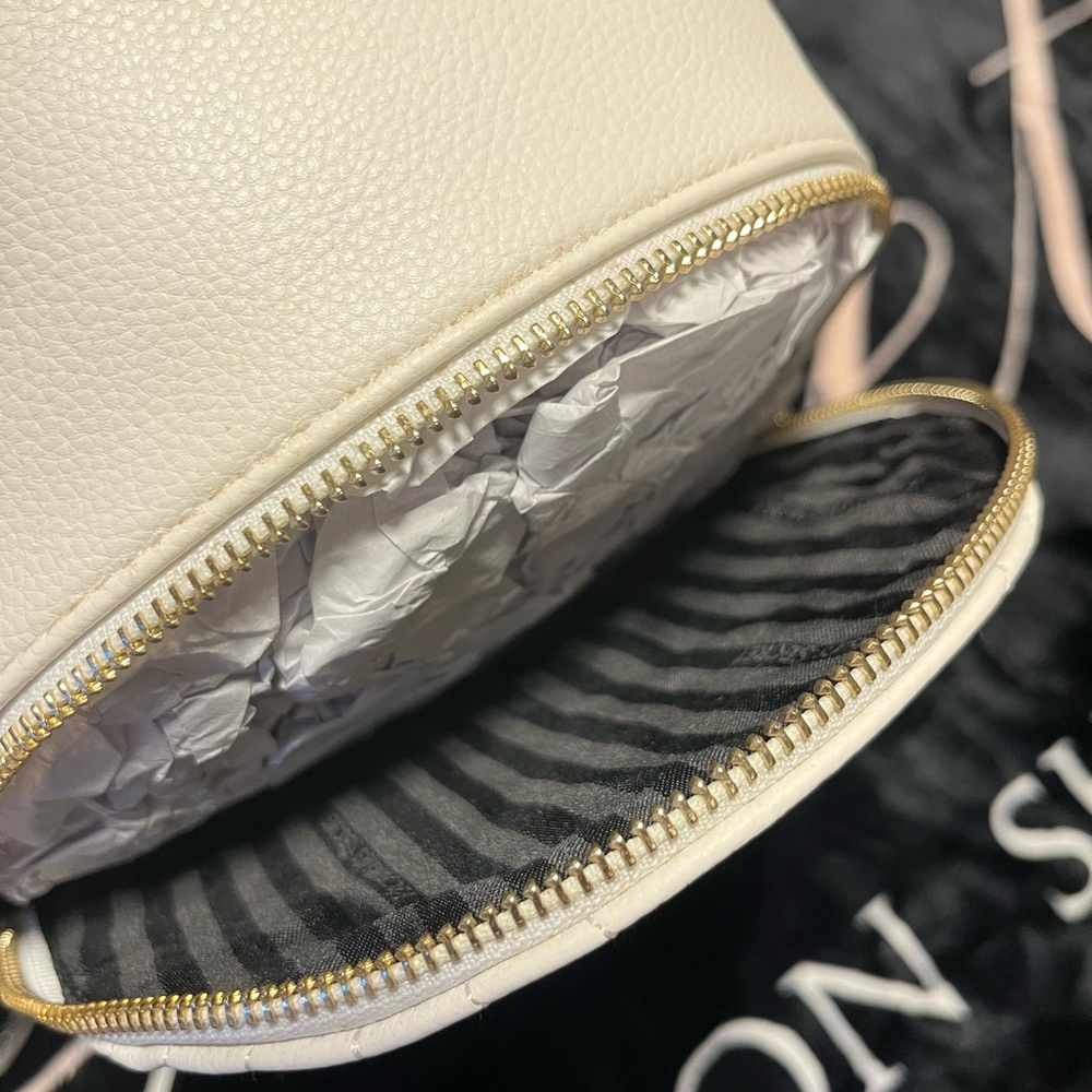 Victoria's Secret White Quilted Mini Backpack Paradise Summer Charms - Picture 8 of 9